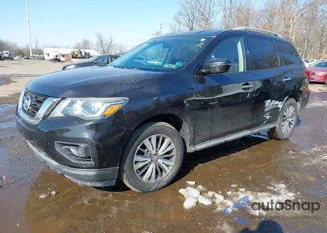 2018 Nissan Pathfinder S z USA, uszkodzony, nr VIN 5N1DR2MM6JC628396